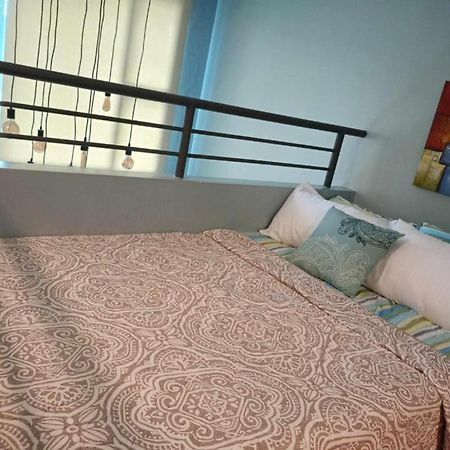 Loft Condo Beside Shangri-La Fort Manila Exterior photo