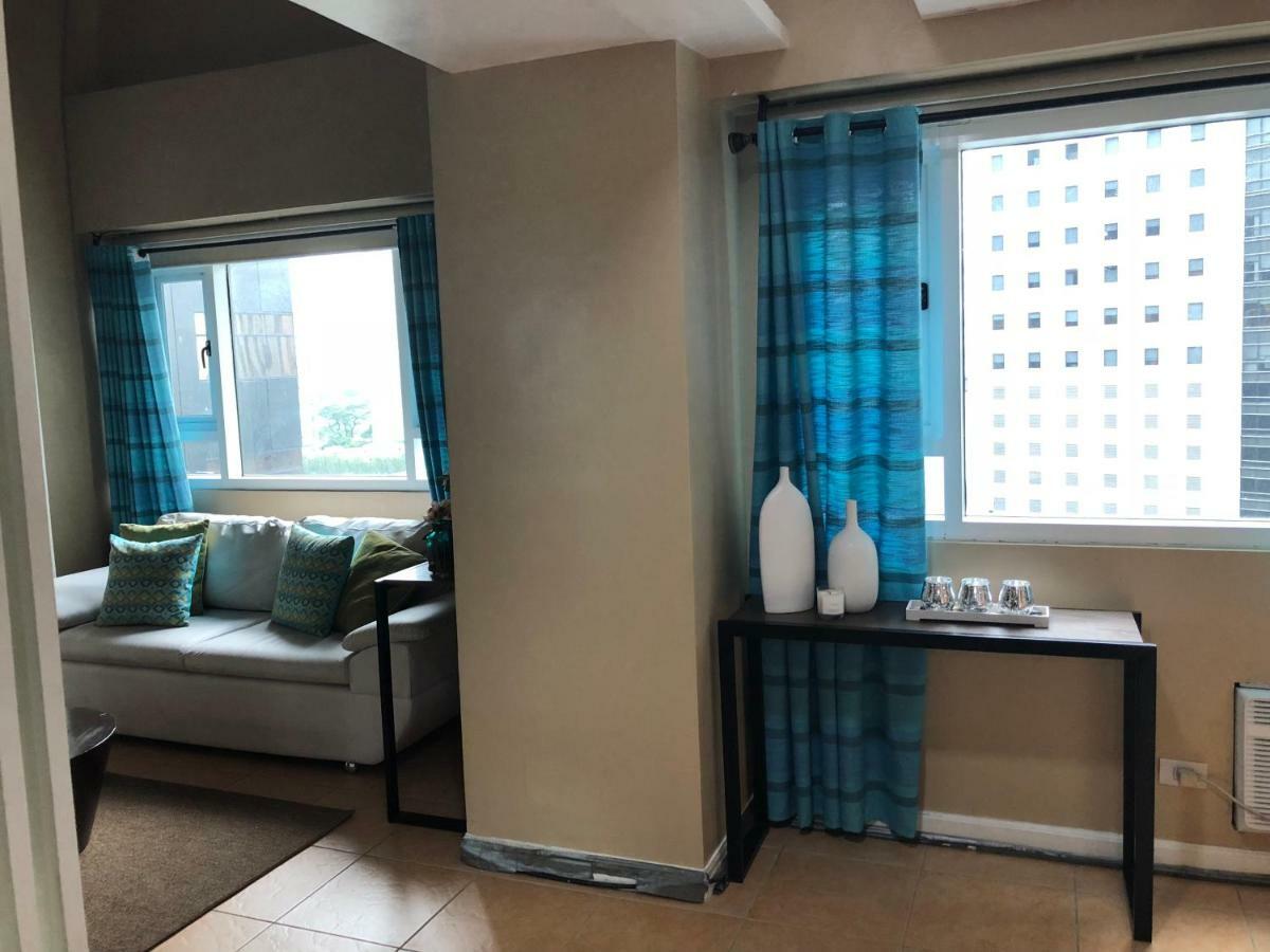 Loft Condo Beside Shangri-La Fort Manila Exterior photo