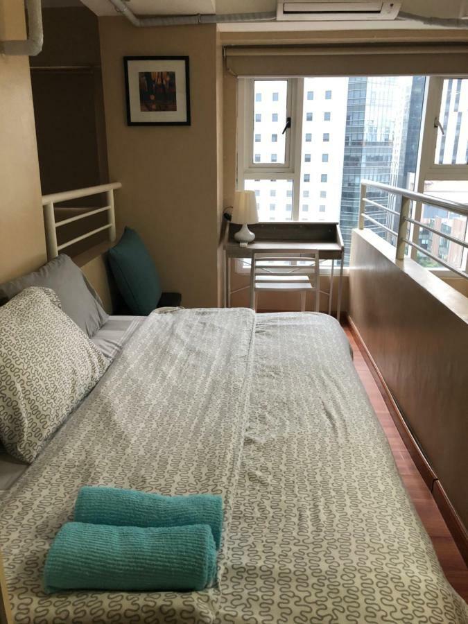 Loft Condo Beside Shangri-La Fort Manila Exterior photo